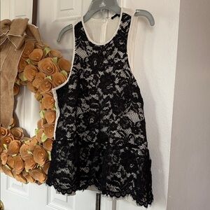 TIBI lace peplum top sleeveless size 2 black white